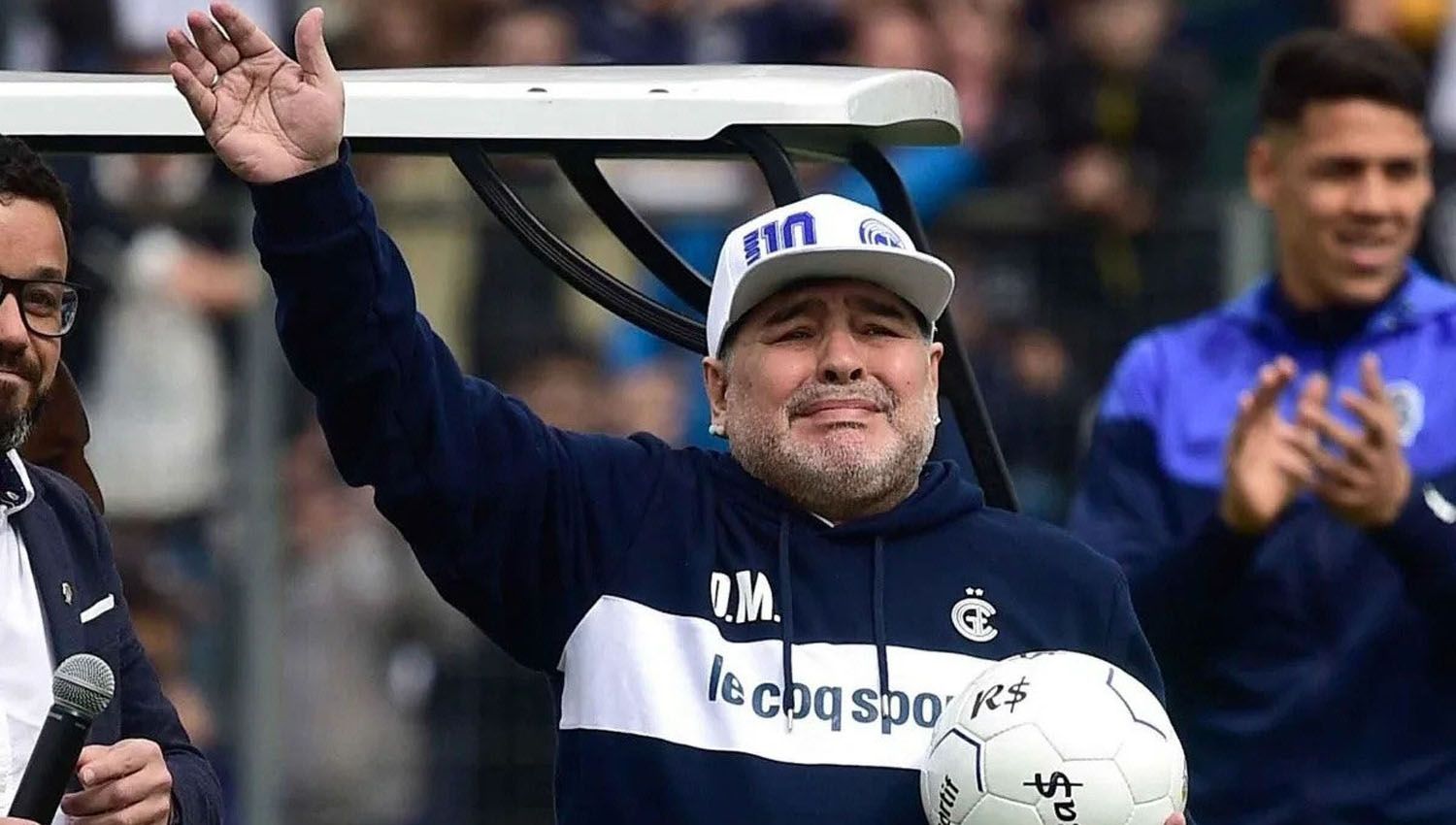 Autoridades del futbol mundial homenajean a Maradona