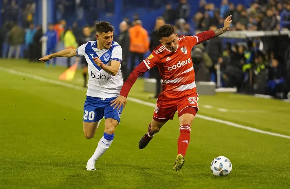Vélez Sarsfield Vence a River Plate con Autoridad Bajo la Lluvia en Liniers