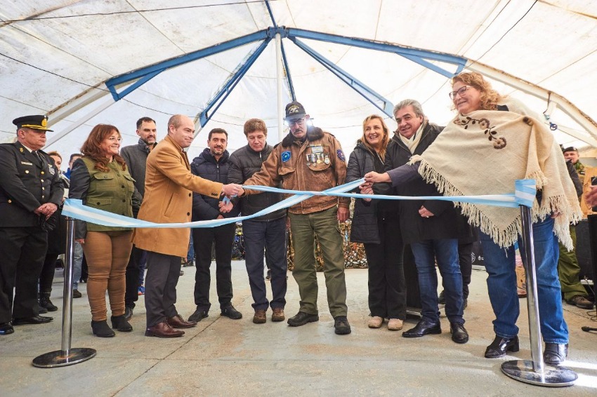 SE INAUGURÓ LA CARPA DE LOS VETERANOS DE GUERRA EN LA PLAZA ISLAS MALVINAS DE USHUAIA