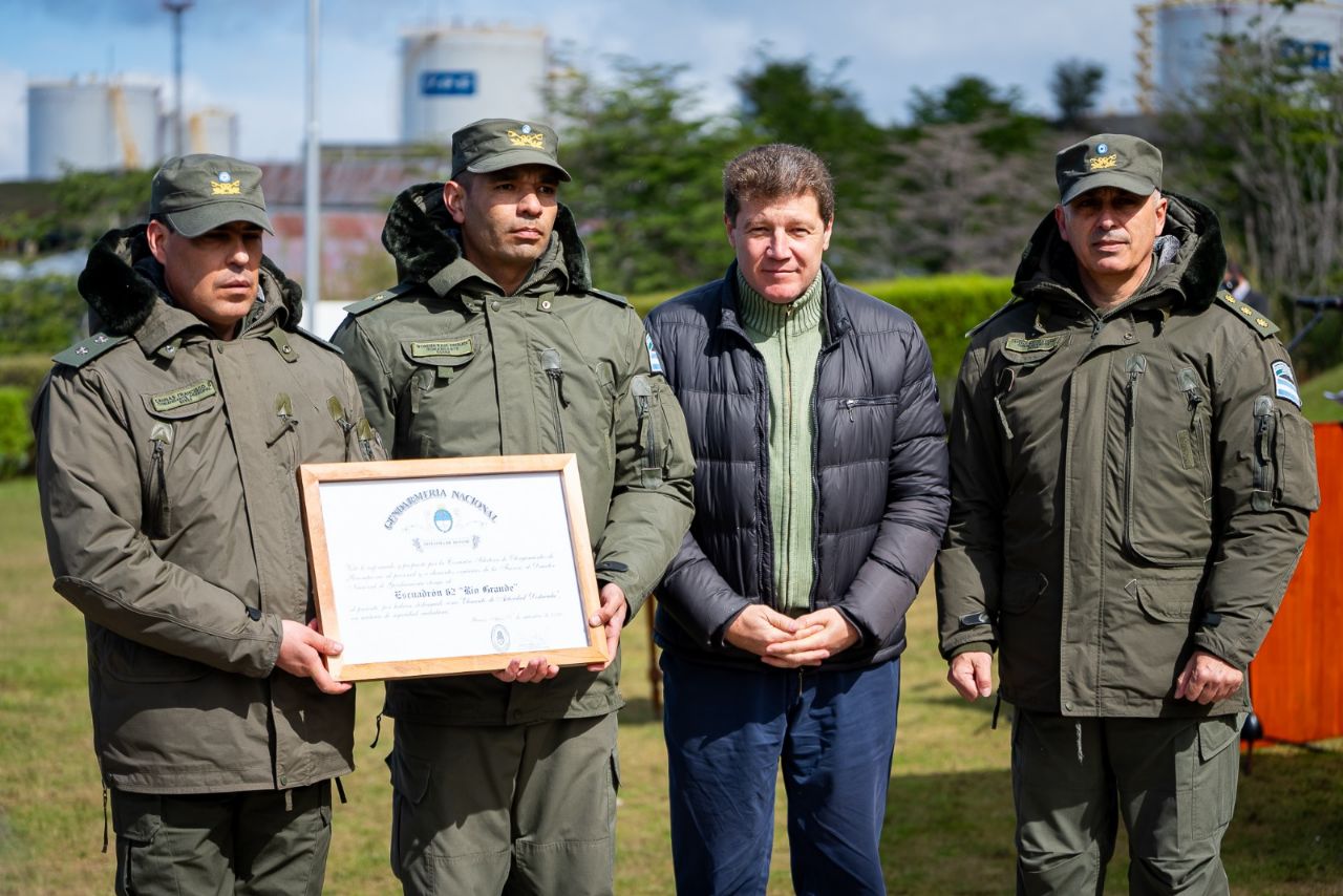 EL GOBERNADOR MELELLA ACOMPAÑÓ A GENDARMERÍA EN EL 11° ANIVERSARIO DE LA AGRUPACIÓN XIX TIERRA DEL FUEGO