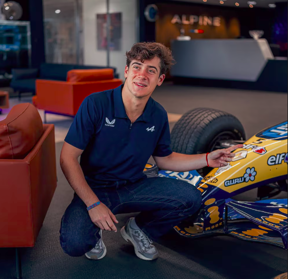 Franco Colapinto reveló el icónico auto que sueña conducir en la fábrica de Alpine