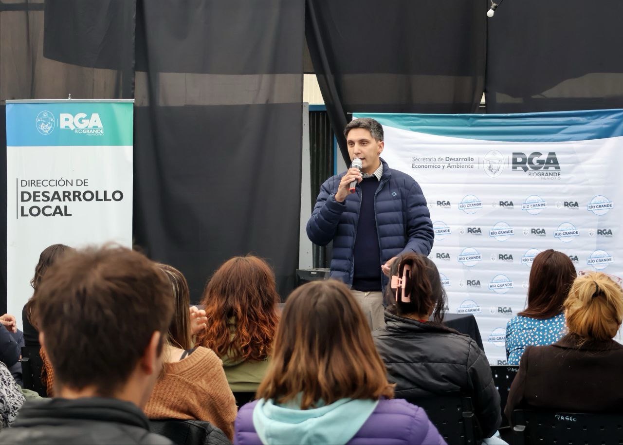 EL MUNICIPIO DE RÍO GRANDE LANZÓ LA “ESCUELA DE EMPRENDEDORES”