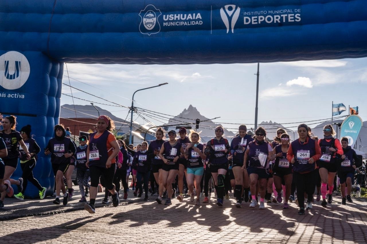 MÁS DE 230 PERSONAS PARTICIPARON DE “CORREMOS POR ELLAS, POR NOSOTRAS, POR TODAS”