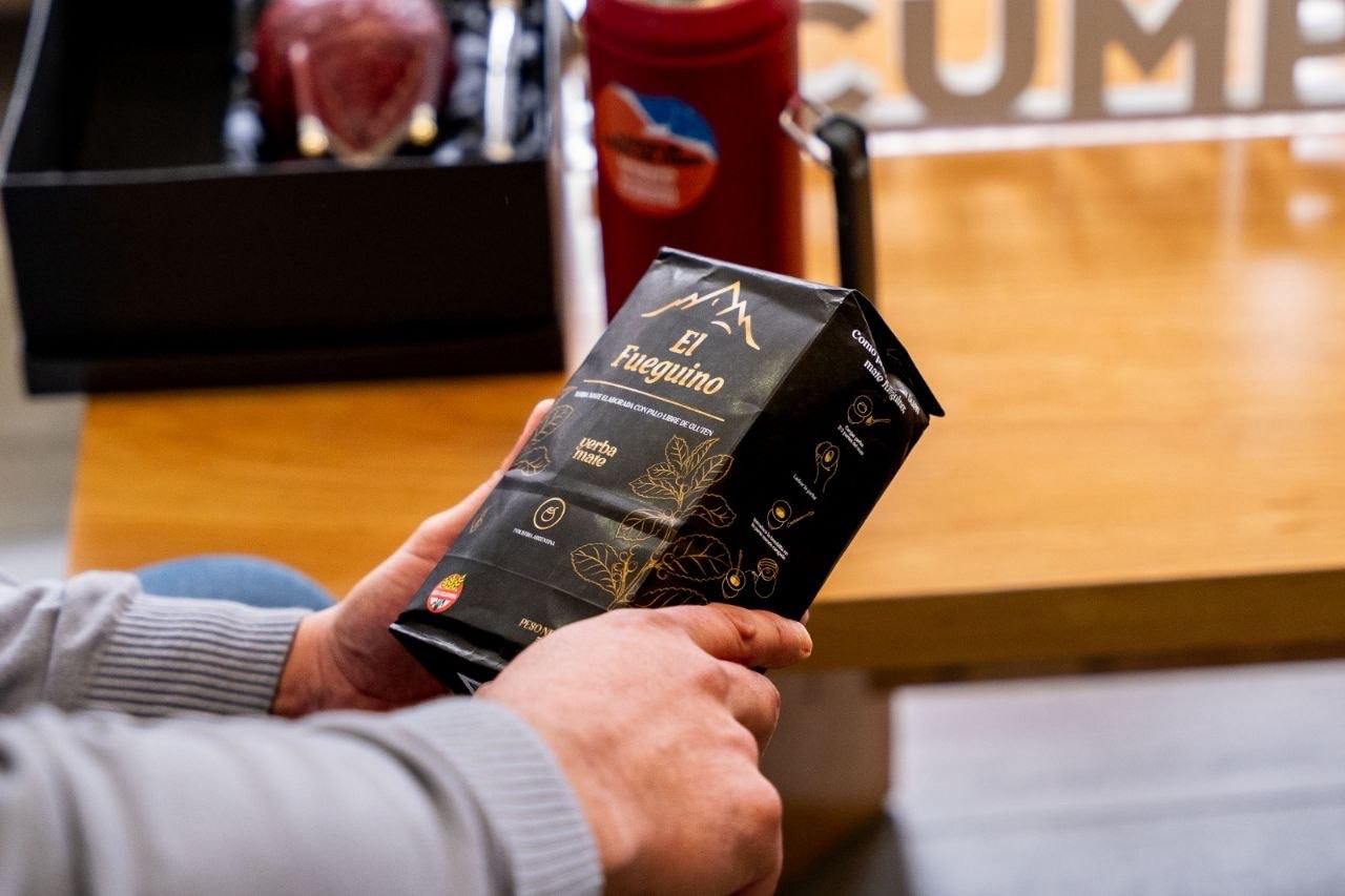 VUOTO SE REUNIÓ CON JÓVENES EMPRENDEDORES QUE ELABORARON UNA YERBA MATE FUEGUINA