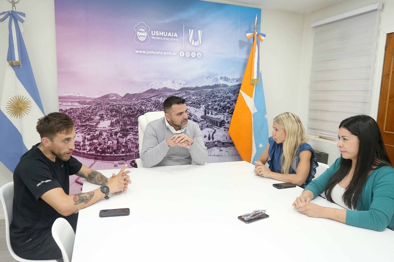 EL INTENDENTE WALTER VUOTO RECIBIÓ A LOS GANADORES FUEGUINOS DE LA USHUAIA BY UTMB